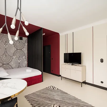 Nowolipki Deluxe Red Varşova